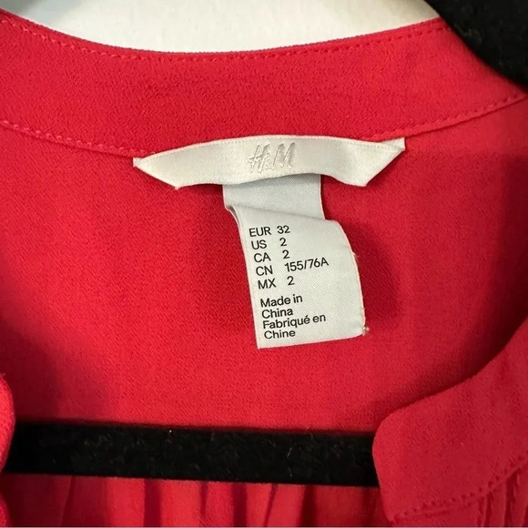 H&M Women's Red 3/4 Sleeve Button-Up Sheer/Lightweight Blouse Size 2 GUC - Picture 3 of 7